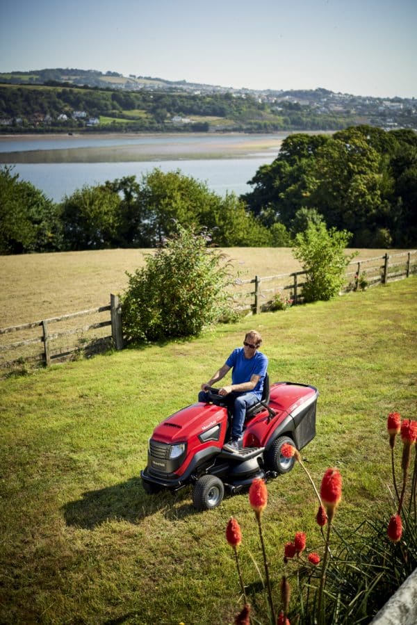 2240H collecting ride on lawnmower